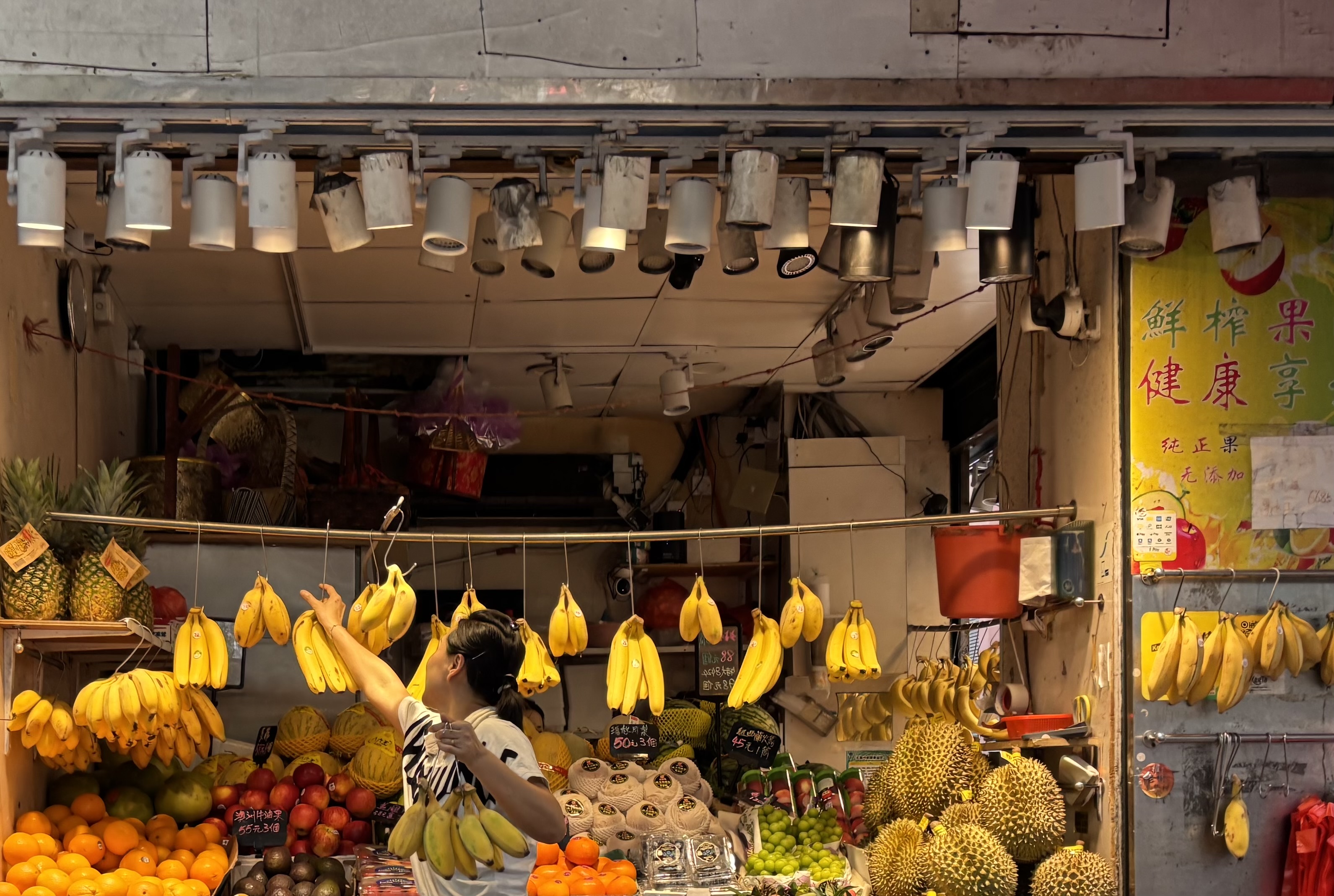 People in a Hong Kong fruit market